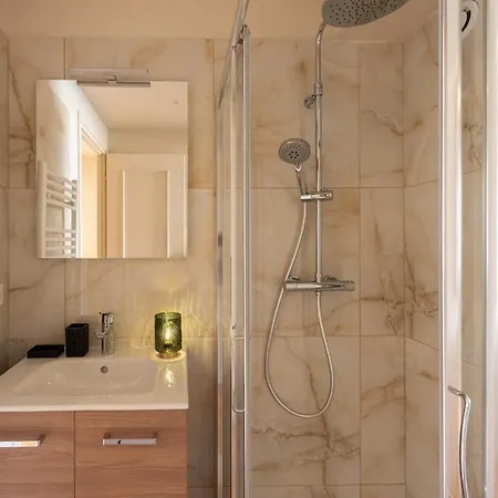 Magnifique 3 Pieces En Plein Coeur De Κάννες